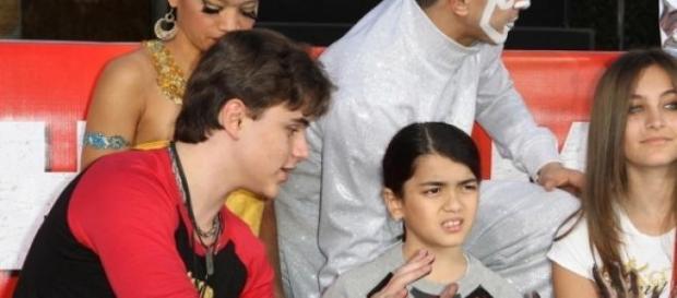Os três filhos do cantor numa homenagem ao pai Os três filhos do cantor numa homenagem ao pai