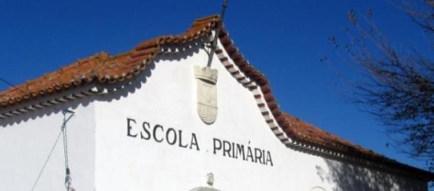 Pais defendem um mês de férias das aulas Pais defendem um mês de férias das aulas