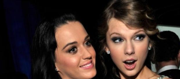 As duas cantoras detestam-se. As duas cantoras detestam-se.