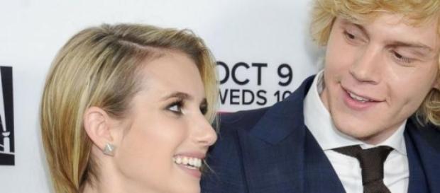 Emma Roberts e Evan Peters terminaram o noivado Emma Roberts e Evan Peters terminaram o noivado