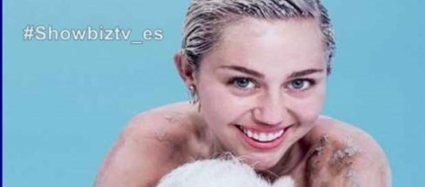 Miley Cyrus y su última portada que creó polémica Miley Cyrus y su última portada que creó polémica