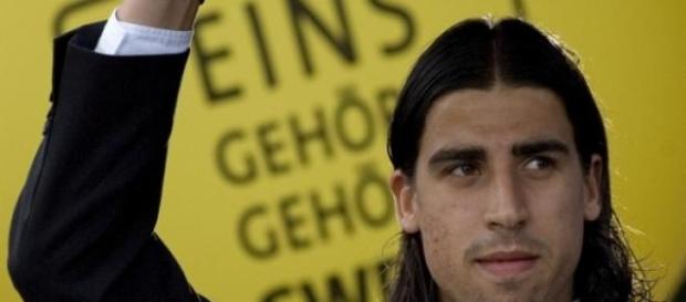 Sami Khedira lässt Fußballlegenden auflaufen Sami Khedira lässt Fußballlegenden auflaufen