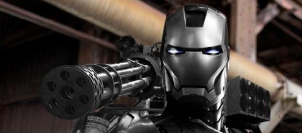 War Machine con su nueva armadura War Machine con su nueva armadura