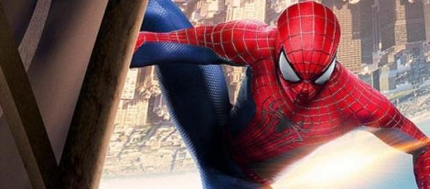 Fotografía de Spider-man tomando el sol Fotografía de Spider-man tomando el sol
