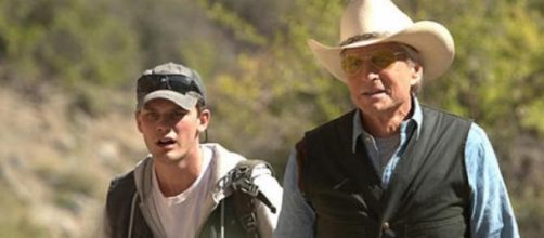 Beyond the Reach: Jeremy Irvine e Michael Douglas