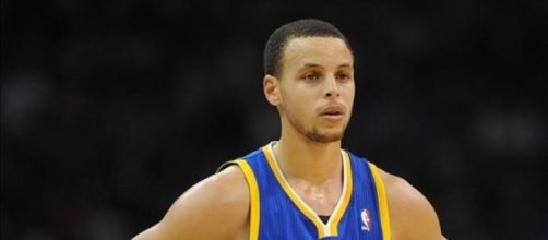 Curry, con 37 punti ha esaltato la Oracle Arena