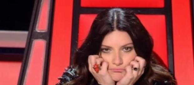 Laura Pausini siguiendo una actuación Laura Pausini siguiendo una actuación