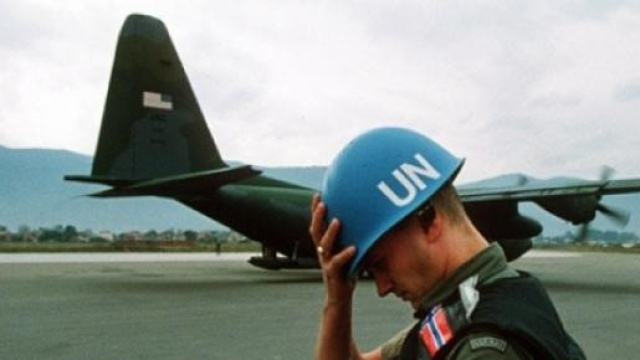 Immagine di un Casco Blu in merito ai test del Dna