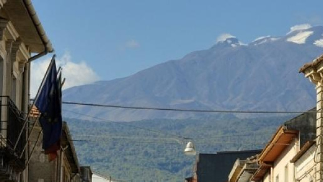 Scorcio dell'Etna dalla citt&agrave; di Catania