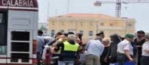 Sbarco di migranti al porto di Reggio Calabria