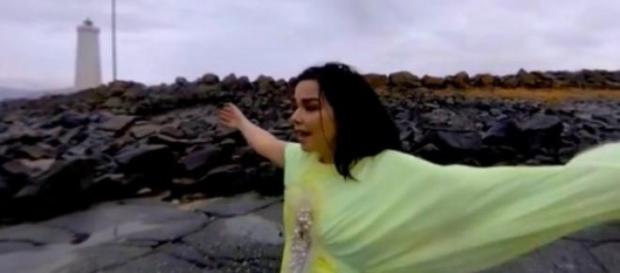 Björk releases a virtual reality video Björk releases a virtual reality video