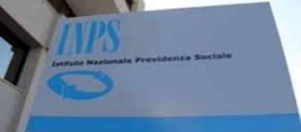 Cartellonistica con il logo dell'INPS Cartellonistica con il logo dell'INPS