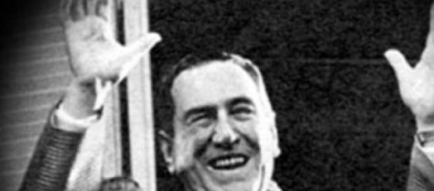 El hombre que cambió la forma de hacer política. El hombre que cambió la forma de hacer política.