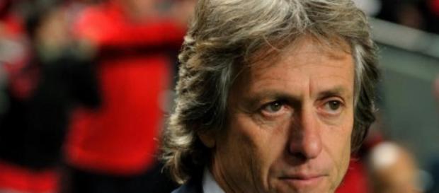 Jesus deixou o Benfica para rumar ao Sporting. Jesus deixou o Benfica para rumar ao Sporting.
