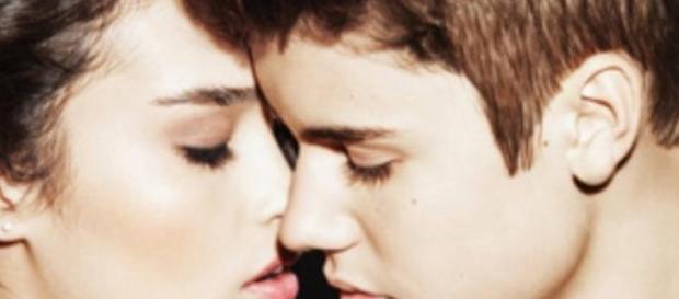 Justin Bieber tem aproveitado a vida de solteiro. Justin Bieber tem aproveitado a vida de solteiro.