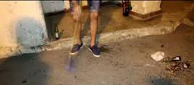 Tineri educați cu mătura de mascați! Tineri educați cu mătura de mascați!