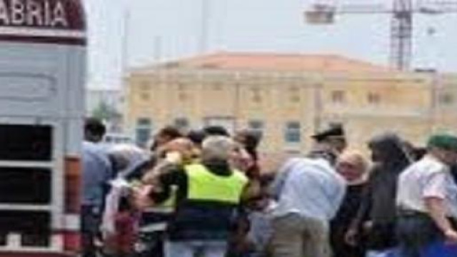 Sbarco di migranti al porto di Reggio Calabria