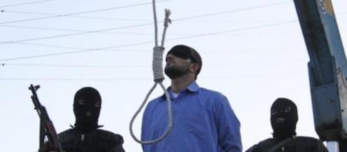 Attimi che precedono un'impiccagione in Iran