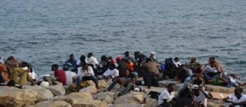 profughi che sperano di superare i confini