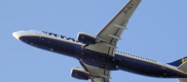 Donna muore in aereo: soccorsi dopo 20 minuti Donna muore in aereo: soccorsi dopo 20 minuti