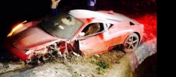 La Ferrari di Arturo Vidal dopo l'incidente La Ferrari di Arturo Vidal dopo l'incidente