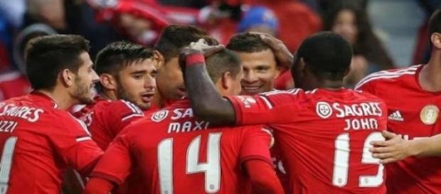 Maxi, Eliseu e Lima podem estar de saída. Maxi, Eliseu e Lima podem estar de saída.