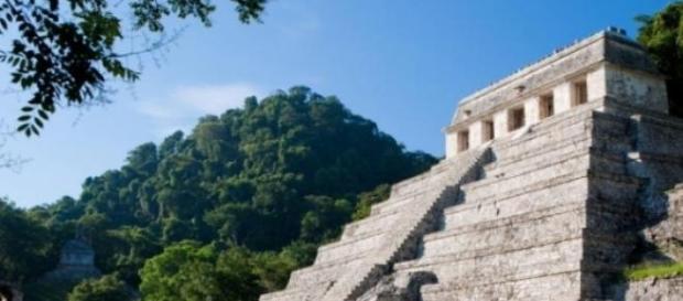 Piramida mayasa din Mexic Piramida mayasa din Mexic