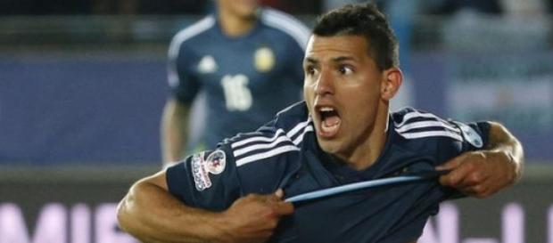 Sergio Agüero festejando el gol contra Uruguay. Sergio Agüero festejando el gol contra Uruguay.