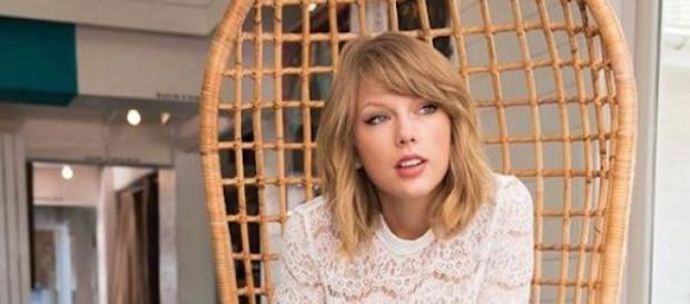 Tay Swift aproveita dias livres para se divertir Tay Swift aproveita dias livres para se divertir