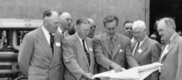 Walt Disney erklärt den Plan für "Disneyland" Walt Disney erklärt den Plan für "Disneyland"