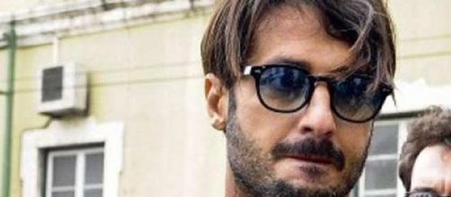 Fabrizio Corona fuori dal carcere è un uomo libero
