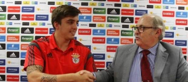 Hugo Lima renova pelo Benfica Hugo Lima renova pelo Benfica