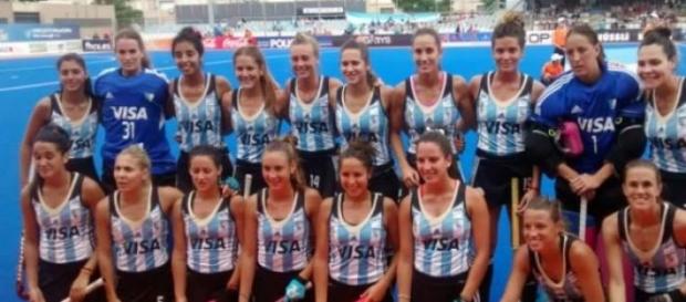 Las Leonas en los momentos previos del partido Las Leonas en los momentos previos del partido