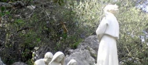 Loca do Cabeço - Aparição do Anjo em Fátima Loca do Cabeço - Aparição do Anjo em Fátima