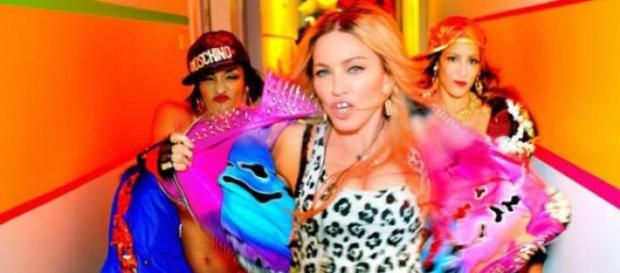 No novo videoclip Madonna passeia-se pelo hotel No novo videoclip Madonna passeia-se pelo hotel