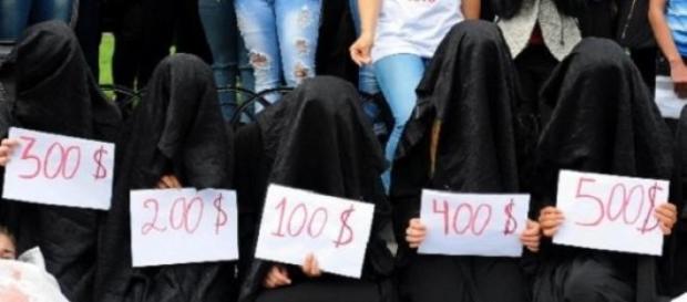 Teroriştii ISIS le supun pe femei la prostituţie Teroriştii ISIS le supun pe femei la prostituţie