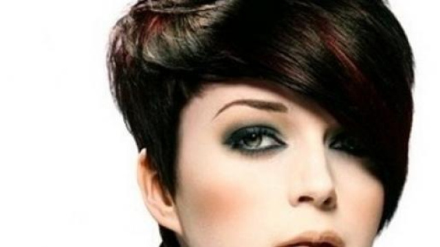  Capelli: i look migliori per snellire il viso