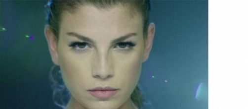 Emma Marrone nel video di "Occhi profondi".