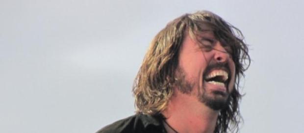 Dave Grohl recibirá un yeso firmado por sus fans Dave Grohl recibirá un yeso firmado por sus fans