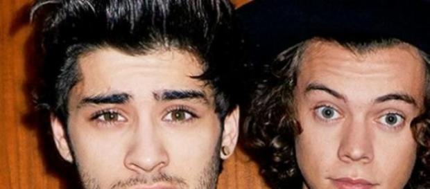 Harry e Zayn são grandes amigos. Harry e Zayn são grandes amigos.