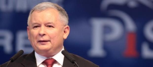 Jarosław Kaczyński na mównicy Jarosław Kaczyński na mównicy