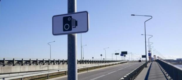 Macchinette mangiasoldi, gli autovelox Macchinette mangiasoldi, gli autovelox