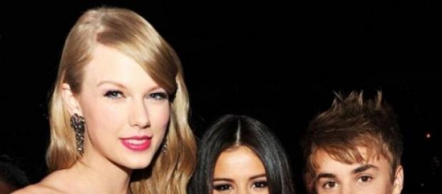 Taylor Swift é amiga do ex-casal. Taylor Swift é amiga do ex-casal.