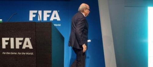 Blatter renunció a la presidencia de FIFA