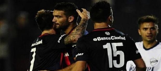 Con goles de Villalba y Benítez San Lorenzo lidera Con goles de Villalba y Benítez San Lorenzo lidera