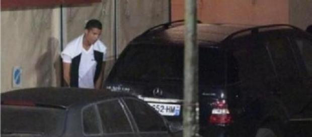 Cristiano Ronaldo "se décompresse" à Saint-Tropez. Cristiano Ronaldo "se décompresse" à Saint-Tropez.