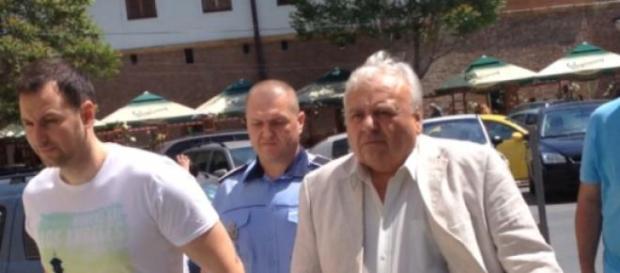 Ionesie Ghiorghioni mână-n mână cu nepotul Cosmin Ionesie Ghiorghioni mână-n mână cu nepotul Cosmin