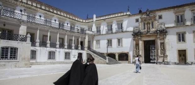 Metade dos cursos superiores sem vagas adicionais Metade dos cursos superiores sem vagas adicionais