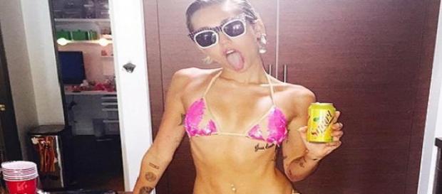 Miley Cyrus im knappen Bikini Miley Cyrus im knappen Bikini