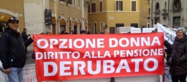 Una manifestazione a favore dell'Opzione Donna Una manifestazione a favore dell'Opzione Donna
